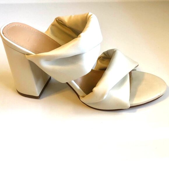 New FJ JUST FAB Twist & Shout Block Heel Sandals Vegan Leather Mules Ivory SZ 8 - Picture 3 of 9